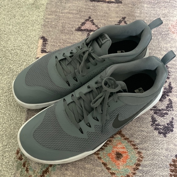 Grey NIKE sneakers - Picture 1 of 3